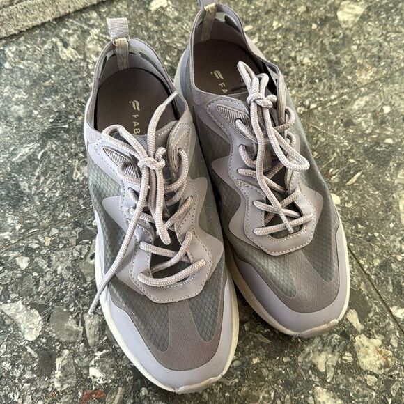 Fabletics Larchmont Performance Sneaker. Light plum. Mesh insets. Lace-up. 7.5 - Picture 5 of 9